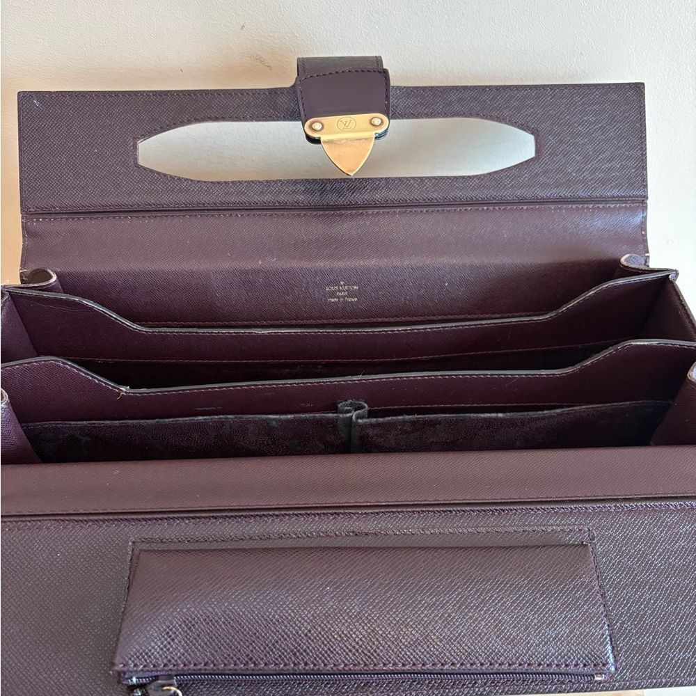 Authentic Louis Vuitton leather taiga briefcase - Picture 8 of 12